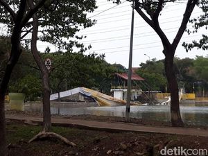 Jembatan di Utan Kemayoran Ambruk Jembatan di Utan Kemayoran Ambruk