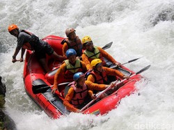 Celebrity on Vacation: Sensasi Rafting di Cikidang Sukabumi