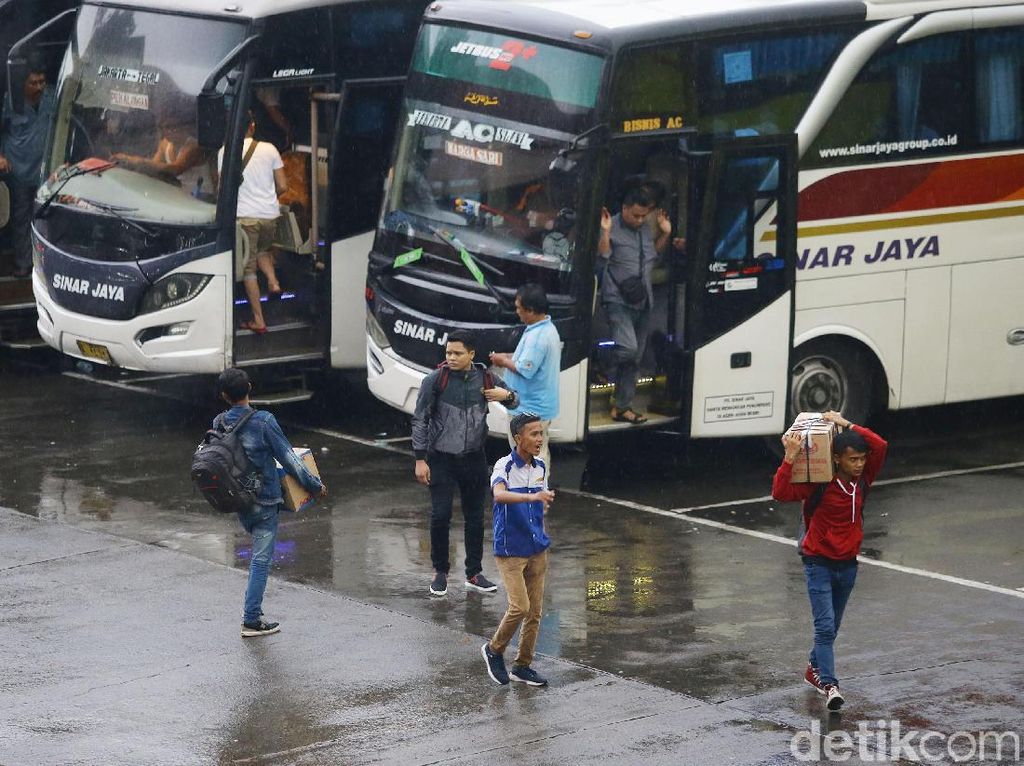 Curhat Pengusaha Bus: Cuma Bisa Bertahan Dua Bulan Lagi Curhat Pengusaha Bus: Cuma Bisa Bertahan Dua Bulan Lagi