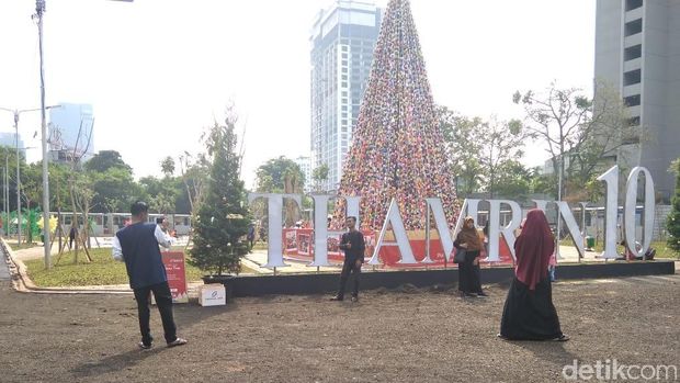 Pohon Natal di Thamrin
