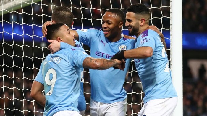 MANCHESTER, ENGLAND - DECEMBER 21: Gabriel Jesus of Manchester City celebrates with teammates after scoring his teams third goal during the Premier League match between Manchester City and Leicester City at Etihad Stadium on December 21, 2019 in Manchester, United Kingdom. (Photo by Clive Brunskill/Getty Images)
