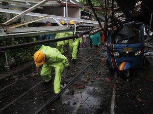 Polisi Akan Periksa Saksi Selidiki Penyebab Menara Pemancar RRI Roboh Polisi Akan Periksa Saksi Selidiki Penyebab Menara Pemancar RRI Roboh