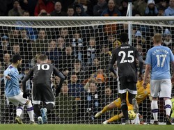 Penalti Ilkay Guendogan (42).