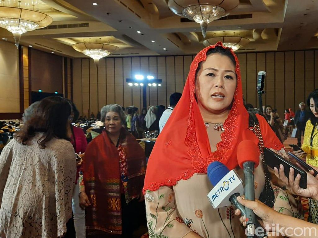 Dirut Baru Garuda Yakin Yenny Wahid Bisa Lindungi Pramugari Dirut Baru Garuda Yakin Yenny Wahid Bisa Lindungi Pramugari