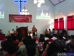 Pastikan Perayaan Natal Lancar, Polisi Trenggalek Sterilisasi Gereja