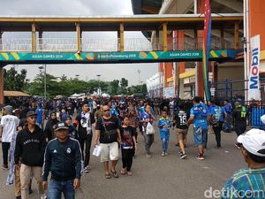 Ribuan Bobotoh Padati Si Jalak Harupat Tonton Laga Pamungkas Persib
