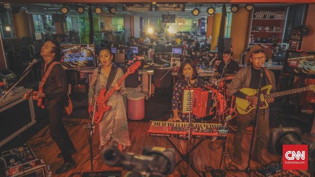 Tashoora saat berkunjung ke Music at Newsroom CNNIndonesia.com. MAN khusus Tashoora akan tayang Jumat (27/12) pukul 14.00 WIB.