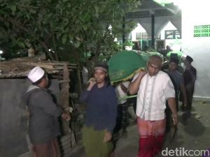 5 Korban Kecelakaan Maut Truk Muat Ekskavator Dimakamkan Berdampingan