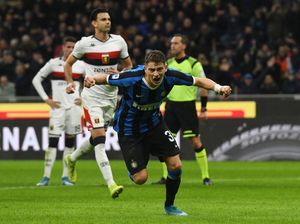 Cetak Gol Debut untuk Inter, Esposito Disambut Pelukan Hangat Sang Ibu