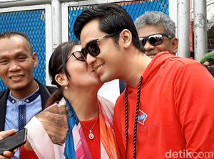 Dicium Sang Bunda, Kriss Hatta: Kepulangan Aku Ini Bisa Buat Mama Bahagia Dicium Sang Bunda, Kriss Hatta: Kepulangan Aku Ini Bisa Buat Mama Bahagia