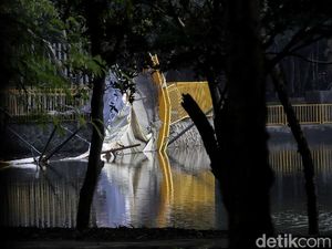 Polisi Sudah Periksa 2 Saksi Terkait Ambruknya Jembatan Utan Kemayoran Polisi Sudah Periksa 2 Saksi Terkait Ambruknya Jembatan Utan Kemayoran