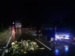Tanah Longsor Terjadi di Jalan Lintas Kampar Riau-Sumbar