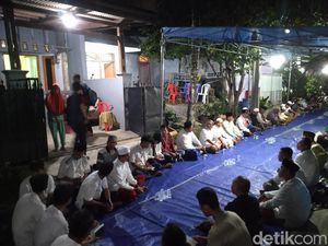 Keluarga Gelar Tahlilan di Rumah Duka Korban Tewas di Gua Lele Karawang Keluarga Gelar Tahlilan di Rumah Duka Korban Tewas di Gua Lele Karawang