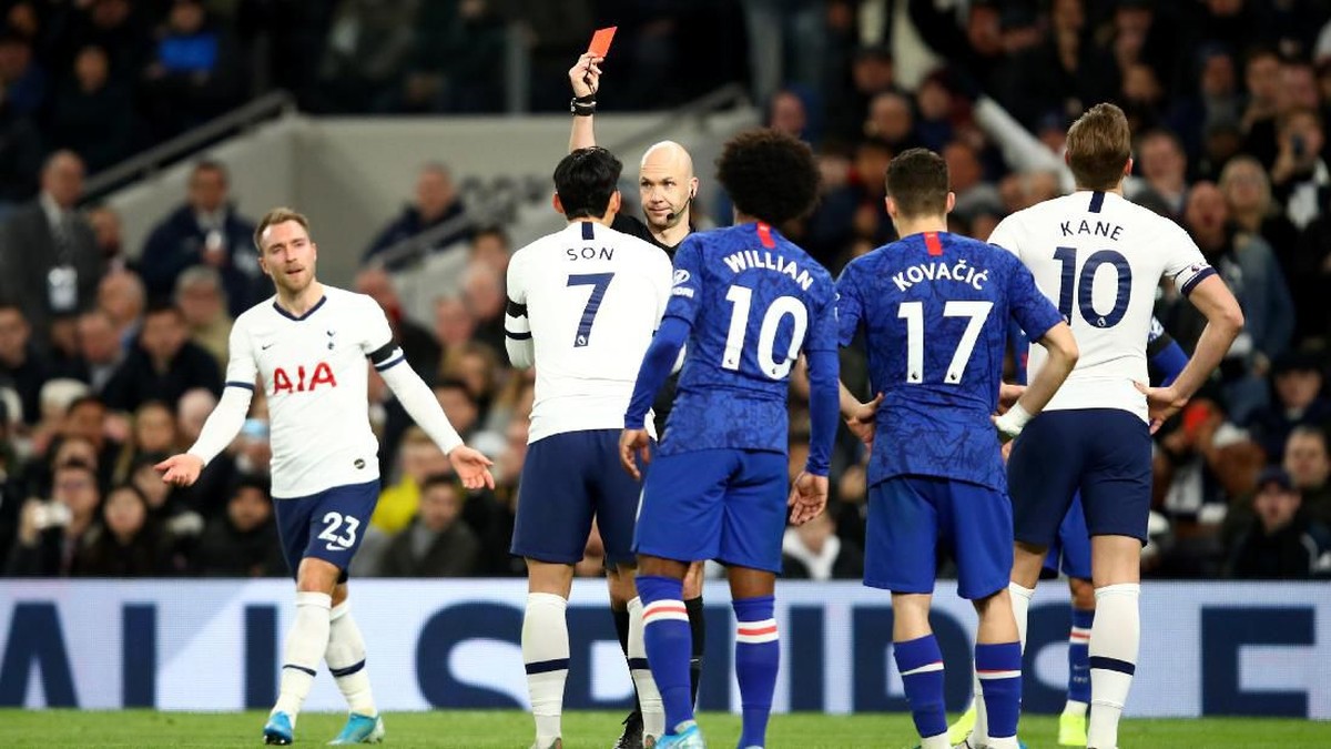 Son HeungSon Heung-min dikartu merah untuk kedua kalinya di musim ini setelah menendang Antonio Ruediger. (oto: Julian Finney / Getty Images)