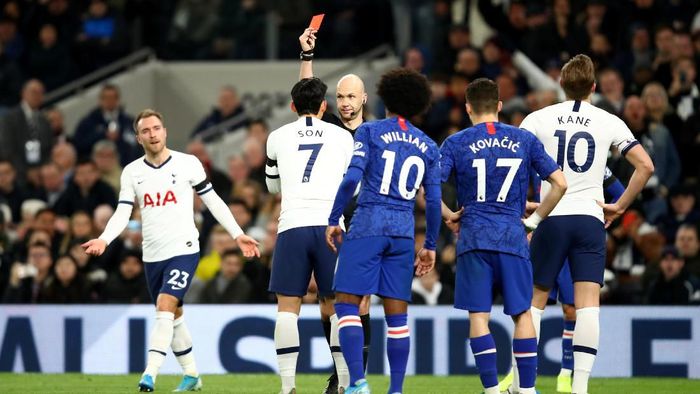 Son HeungSon Heung-min dikartu merah untuk kedua kalinya di trend ini sesudah menendang Antonio Ruediger. (oto: Julian Finney / Getty Images) Son HeungSon Heung-min dikartu merah untuk kedua kalinya di trend ini sesudah menendang Antonio Ruediger. (oto: Julian Finney / Getty Images)