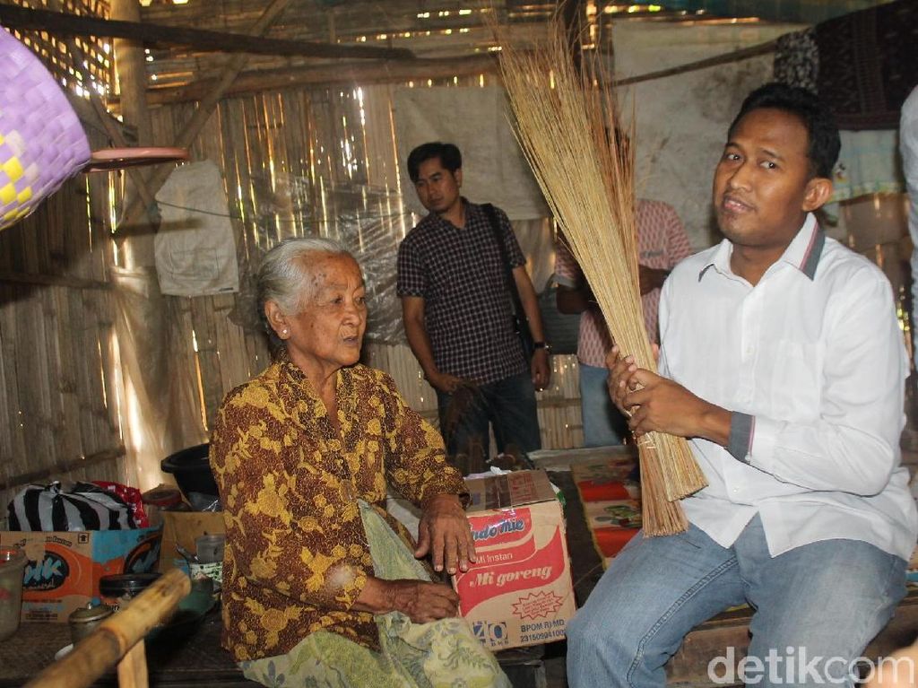 Memprihatinkan, Nenek Sebatang Kara Ini Berpenghasilan Rp 1.000/Hari Memprihatinkan, Nenek Sebatang Kara Ini Berpenghasilan Rp 1.000/Hari