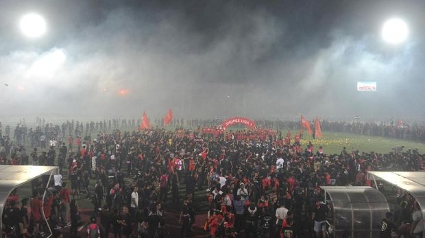 Suporter Bali United berpesta di Stadion I Wayan Dipta, Minggu (22/12).