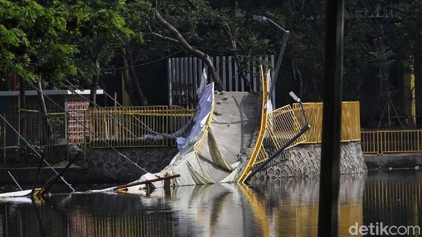 Jembatannya Ambruk! Hutan Kota Kemayoran Kini Ditutup Sementara