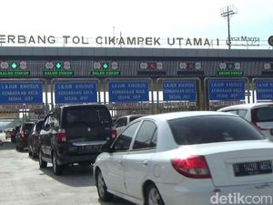 Gerbang Tol Cikatama Terpantau Padat Gerbang Tol Cikatama Terpantau Padat