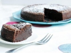 Dengan 2 Bahan Ini Kamu Bisa Bikin Cake Nutella yang Lumer Legit
