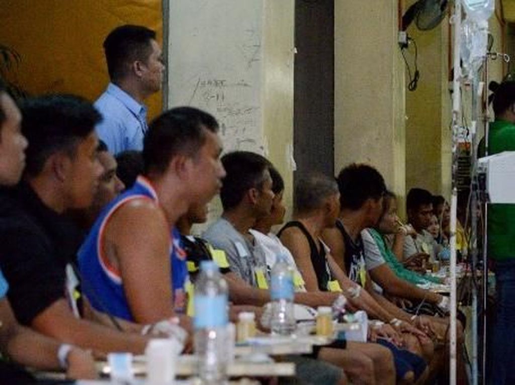 8 Orang Tewas-Ratusan Dilarikan ke RS Usai Minum Coconut Wine di Filipina 8 Orang Tewas-Ratusan Dilarikan ke RS Usai Minum Coconut Wine di Filipina