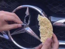 Mie Instan Bisa Bikin Mulus Logo Mobil Mewah yang Rusak