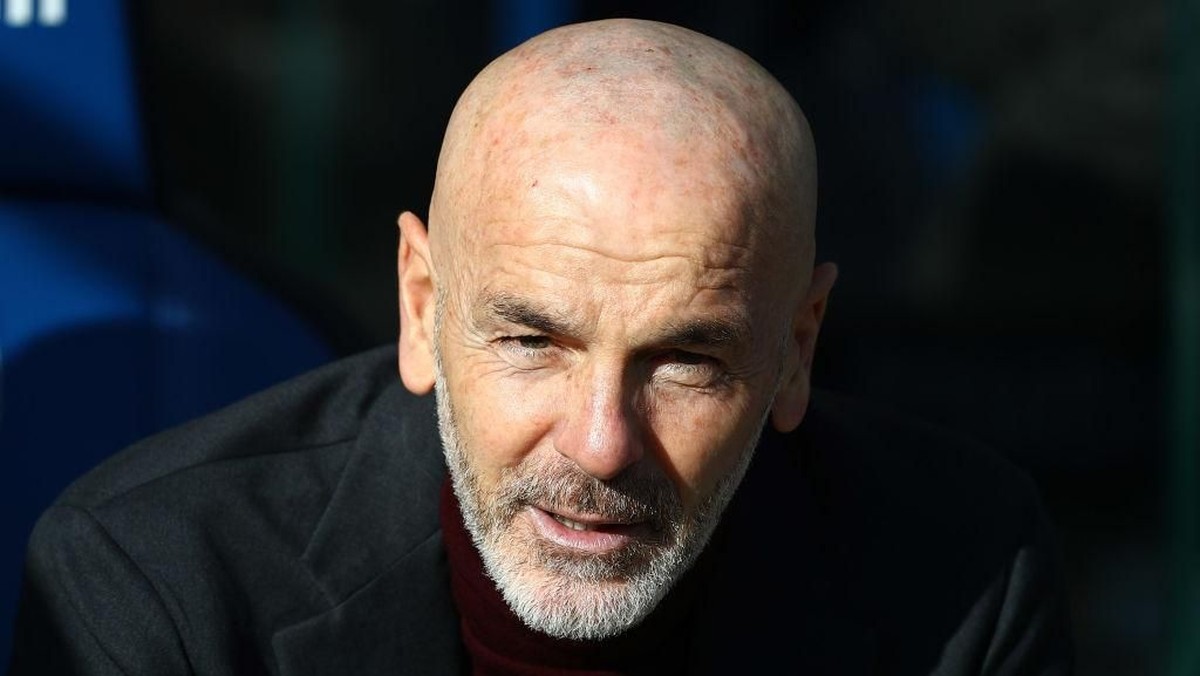 AC Milan masih percaya dengan Stefano Pioli meski mereka baru saja kalah 0-5 dari Atalanta (Foto: Marco Luzzani/Getty Images)