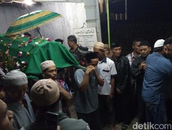 Tiba di Rumah Duka di Banjarnegara, Mahasiswi Unsika Langsung Dimakamkan