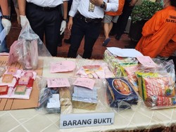 Diiringi Penyanyi, Begini Praktik Judi di Foodcourt Mal Seasons City