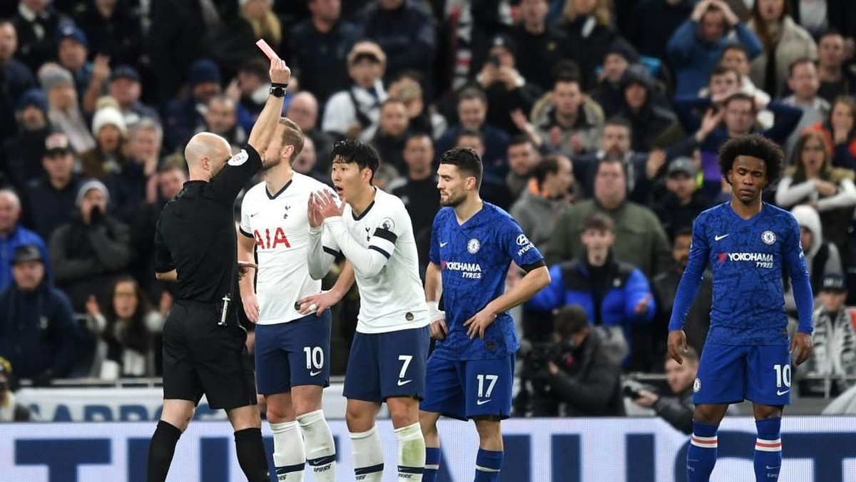 Son Heung-min total sudah mendapatkan tiga kali kartu merah sepanjang tahun 2019 (Foto: Michael Regan/Getty Images)