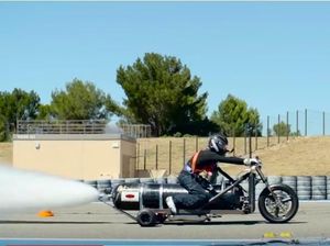 Motor Bertenaga Air Ini Bisa Meluncur Secepat Roket