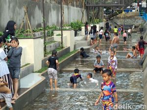 Nongkrong Asyik di Kafe Walungan Ala Warga Babakan Irigasi Bandung