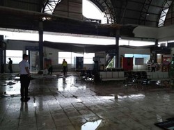 Atap Stasiun Serpong Rusak Diterjang Angin dan Hujan Deras