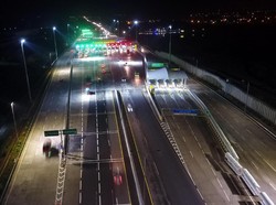 Jelang Nataru, Situasi di GT Cikatama Malam Ini Masih Lancar