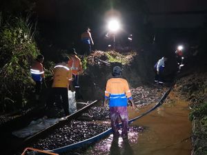 Imbas Longsor, KA Pertama Sukabumi-Bogor Hanya Sampai Stasiun Cigombong
