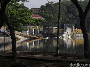 Imbas Jembatan Ambruk, Kawasan Utan Kemayoran Ditutup Sementara Imbas Jembatan Ambruk, Kawasan Utan Kemayoran Ditutup Sementara