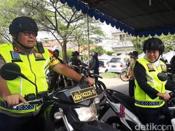 Gubernur Jatim Khofifah Tinjau Keamanan Gereja Pakai Motor Matic
