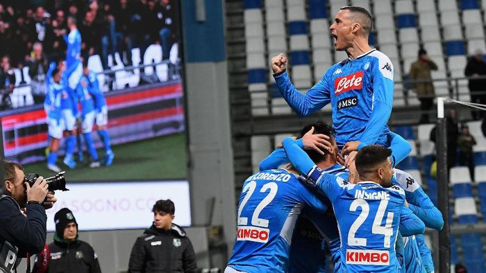 Napoli menang 2-1 atas Sasssuolo di lanjutan Liga Italia (Foto: Alessandro Sabattini/Getty Images) Napoli menang 2-1 atas Sasssuolo di lanjutan Liga Italia (Foto: Alessandro Sabattini/Getty Images)
