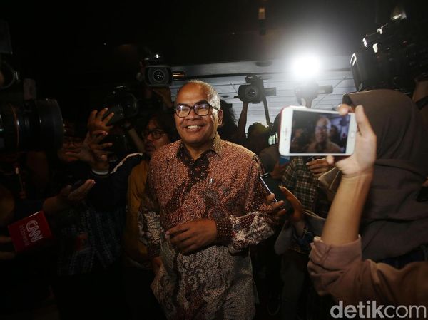 Senyum Ceria Amien Sunaryadi yang Ditunjuk Jadi Komut PLN
