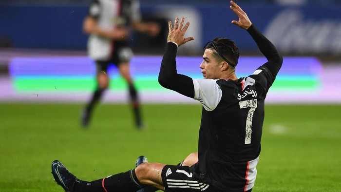RIYADH, SAUDI ARABIA - DECEMBER 22:  Cristiano Ronaldo of Juventus reacts during the Italian Supercup match between Juventus and SS Lazio at King Saud University Stadium on December 22, 2019 in Riyadh, Saudi Arabia.  (Photo by Claudio Villa/Getty Images for Lega Serie A)