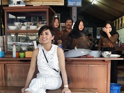Yuni Shara Doyan Makanan Tradisional, Pecel Pincuk sampai Soto Gading