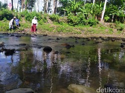 Terobos Sungai Ciderma, Warga Desak Pemkab Cianjur Bangun Jembatan