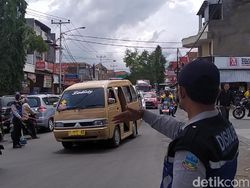 Begini Jurus Polisi Urai Macet di Jalur Garut Selama Libur Nataru