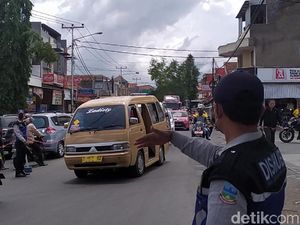 Begini Jurus Polisi Urai Macet di Jalur Garut Selama Libur Nataru Begini Jurus Polisi Urai Macet di Jalur Garut Selama Libur Nataru