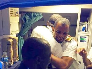 Dari Tukang Bersih-bersih di Bandara, Pria Ini Naik Pangkat Menjadi Pilot