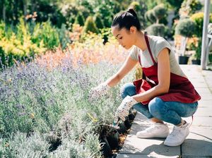 Sudah Tahu? Ada Hari Berkebun Bugil Sedunia Lho