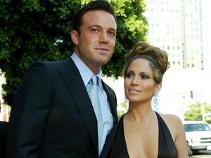 Kepergok Ciuman! Jennifer Lopez dan Ben Affleck Makin Mesra