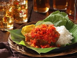 Resep Ayam Geprek Renyah dengan Paduan Sambal Bawang hingga Matah