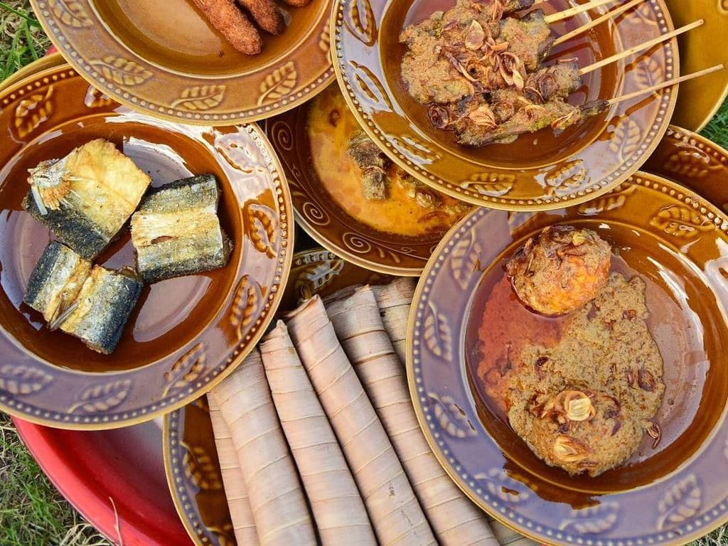 Jalin Silaturahmi, Tradisi Ngejot Dilakukan Masyarakat Bali Saat Jelang Natal Jalin Silaturahmi, Tradisi Ngejot Dilakukan Masyarakat Bali Saat Jelang Natal
