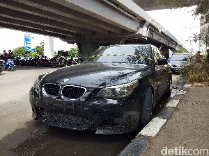 Mobil BMW Pelat Jakarta Ditinggal Sebulan di Flyover Makassar